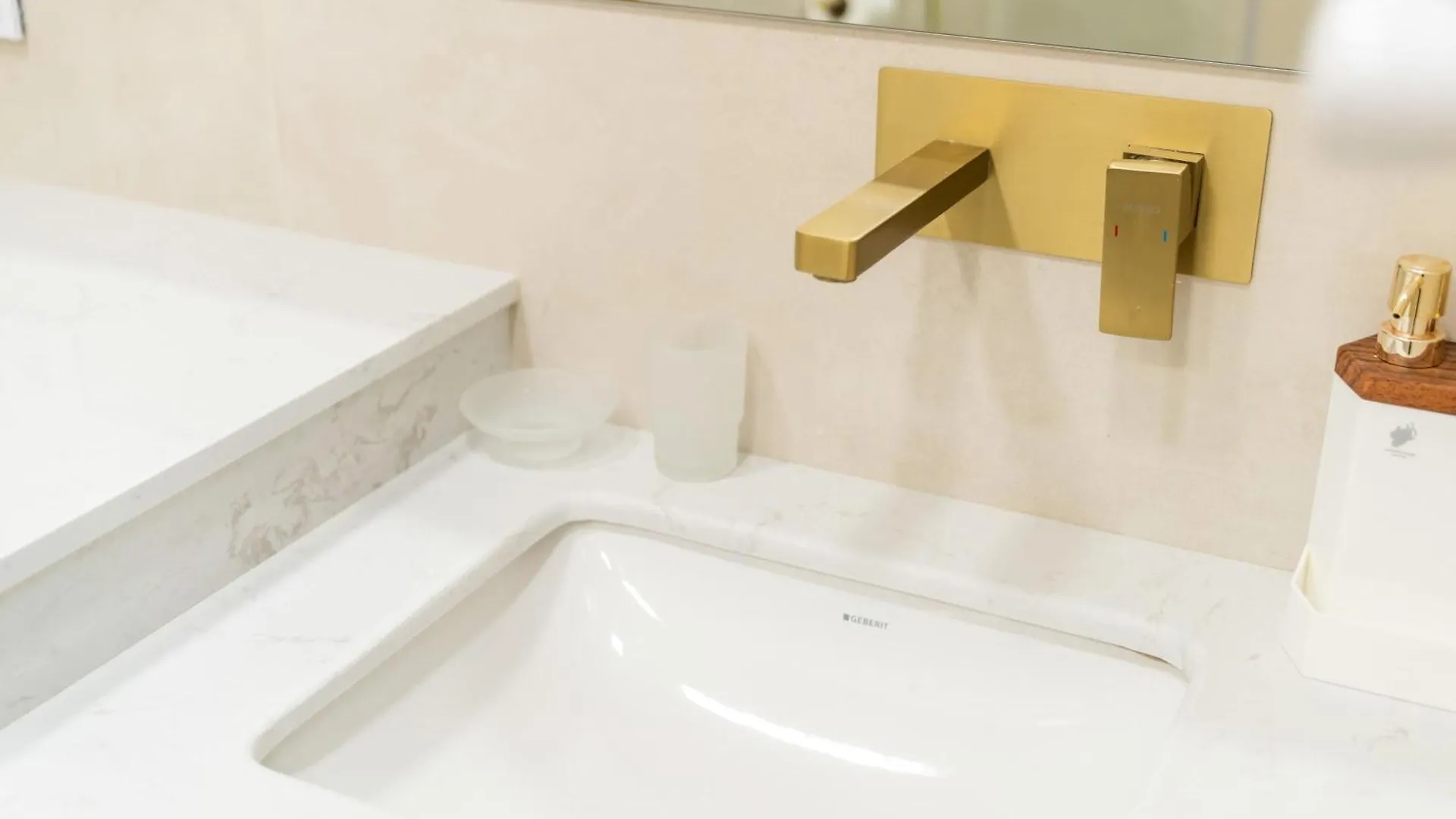 2 Apartment Combo With Full Amenities - By Wehost Batumi Gruzja