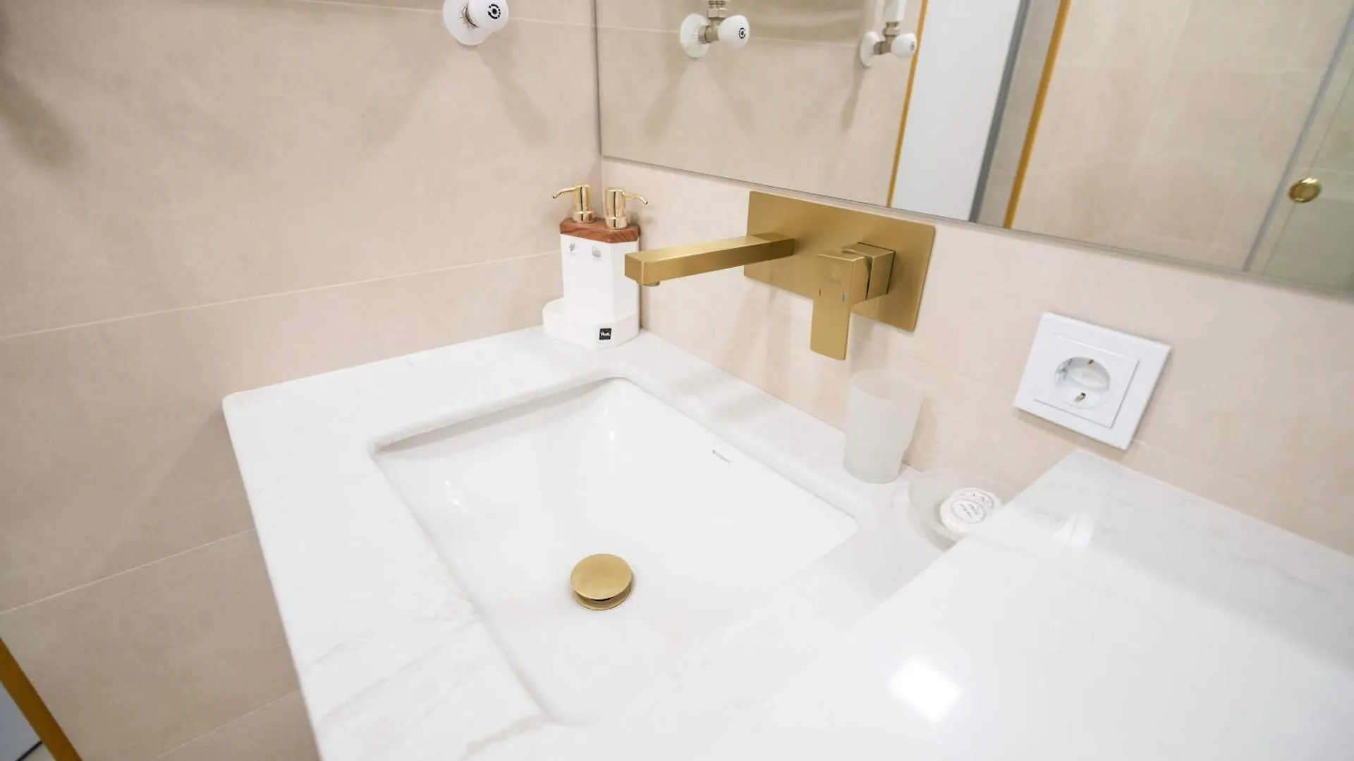 2 Apartment Combo With Full Amenities - By Wehost Batumi